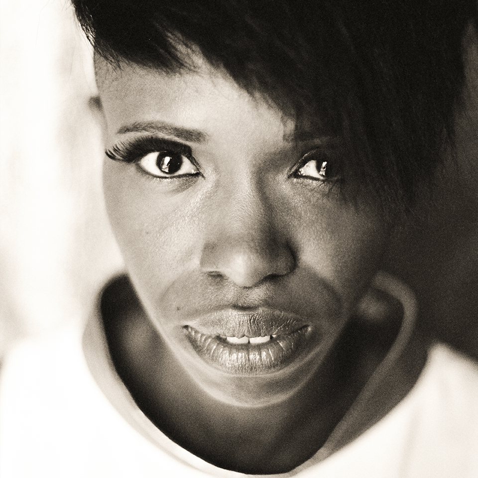 Kellylee Evans – Hands Up (Official Lyric Vidéo)